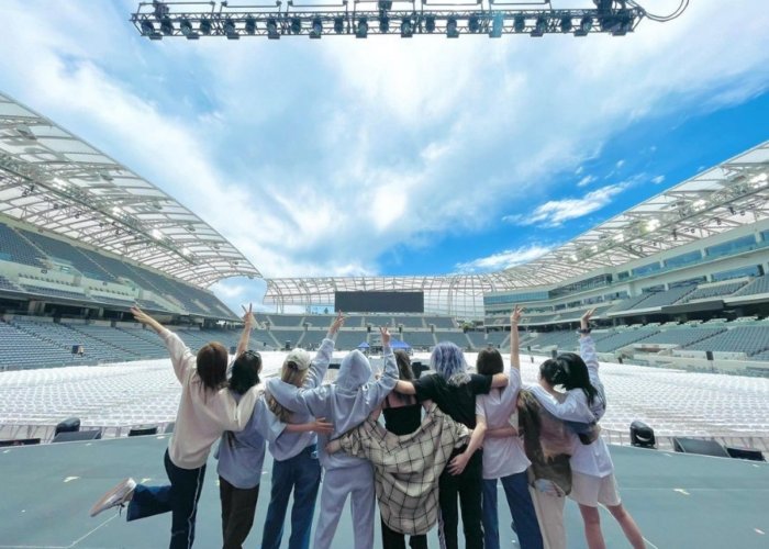 드디어 오픈한 트와이스 멤버들의 개인 인스타그램 계정! 재계약부터 유닛활동, 완전체까지? | 얼루어 코리아 (Allure Korea)