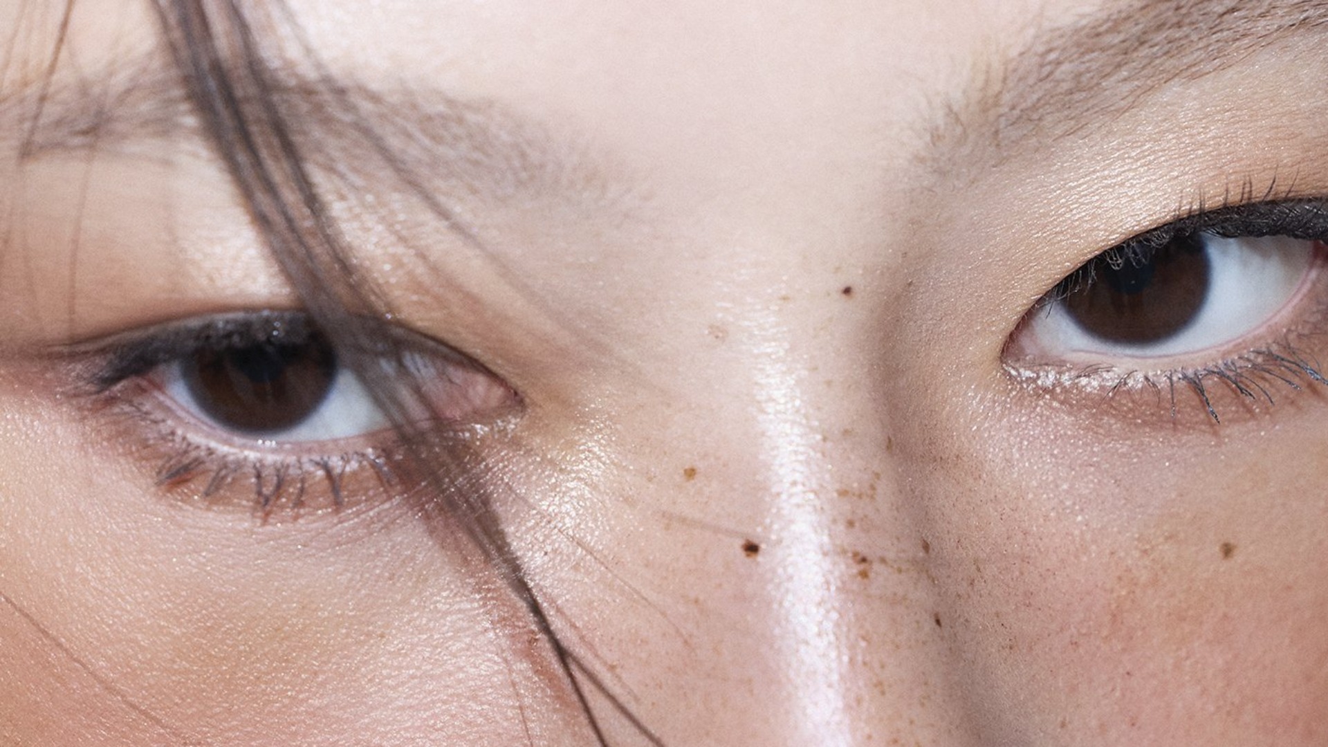 지금 이 순간 가장 트렌디한 메이크업, 얼루어가 총망라해드립니다! - 뉴스 썸네일 이미지