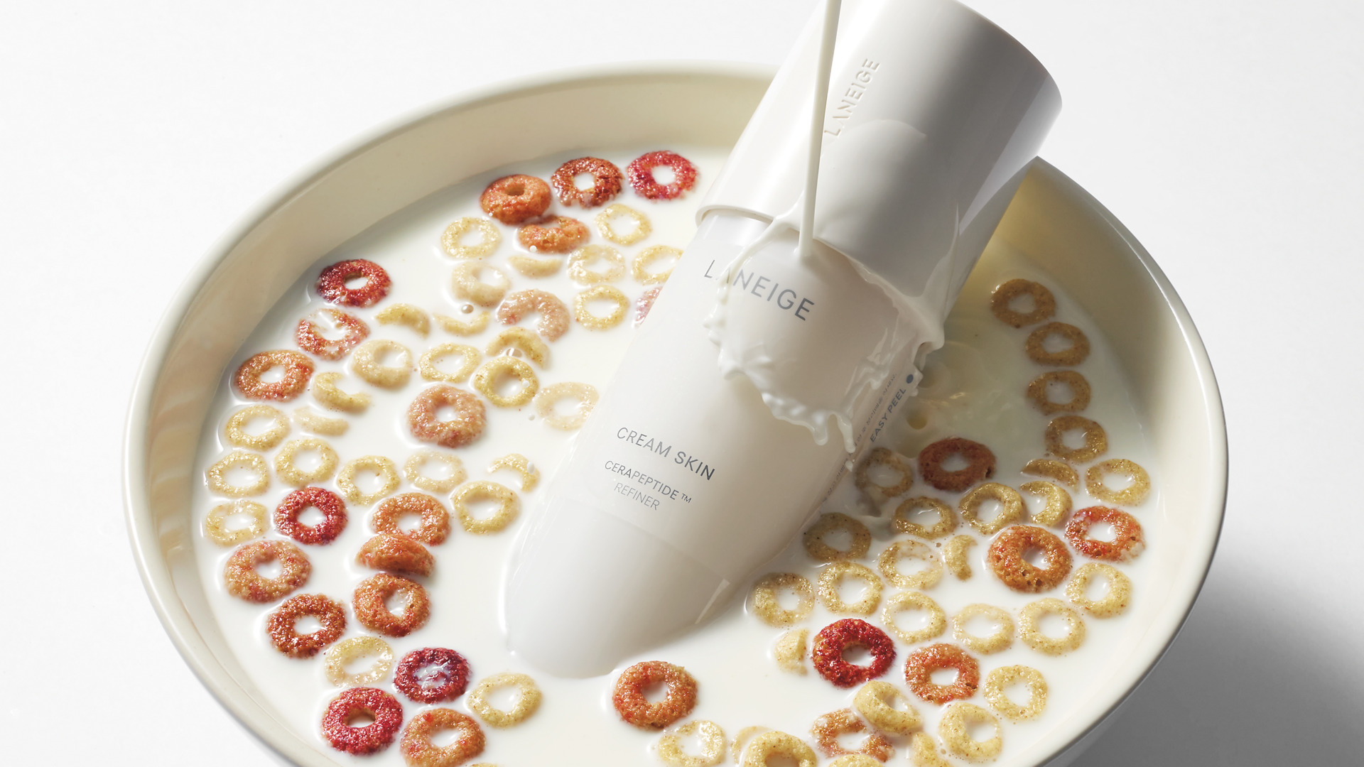 우윳빛 밀크 토너, 진짜 우윳빛깔 피부로 만들어줄까? - 뉴스 썸네일 이미지