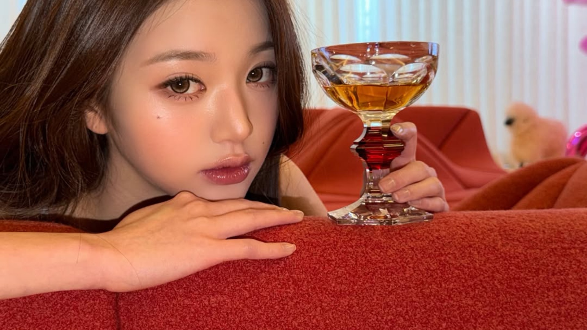 장원영과 킴 카다시안은 같은 소파를 쓴다고?! 장원영의 럭셔리 라이프!